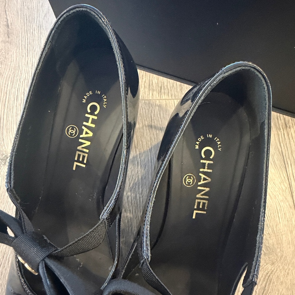 CHANEL Black Patent Leather heals - Picture 5 of 6
